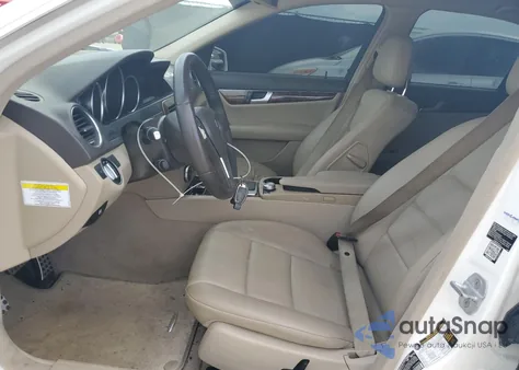 2014 Mercedes-Benz C 250 из США, поврежденный, VIN WDDGF4HB4EA958169